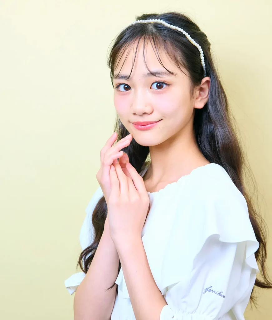 モデル:小沢 ちひな
ちひな☆ブラウス¥4400/ジェニィラブ カチューシャ(3個セット)¥550/パリスキッズ原宿本店