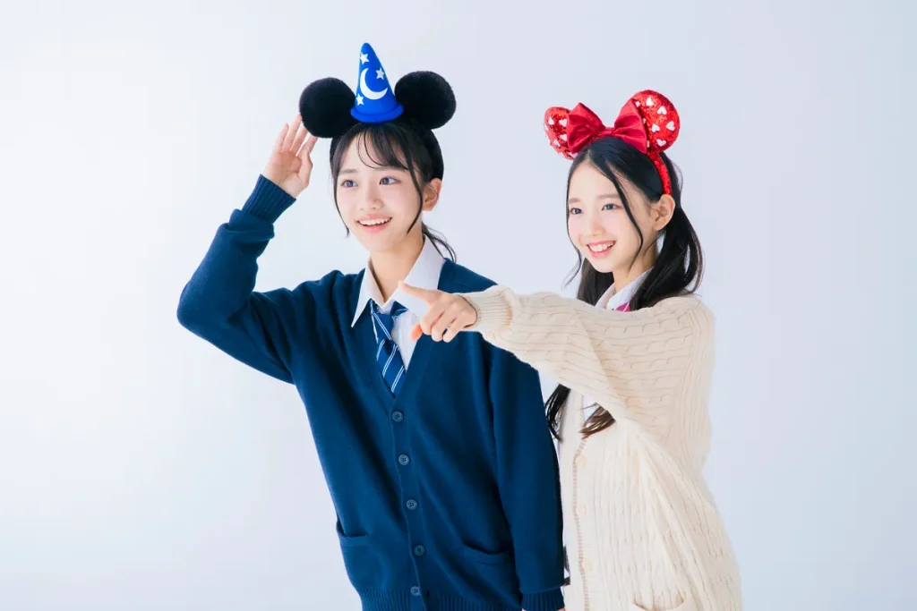 モデル：［左から］小沢 ちひな、佐々木 紬（ツムギ）