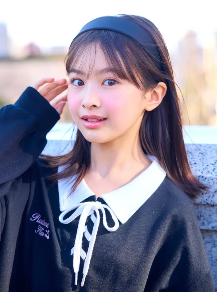 モデル：国立 ありす
アリス☆カチューシャ￥330／パリスキッズ原宿本店　トップス（キュロットパンツとセット）￥5489／ピンク ラテ